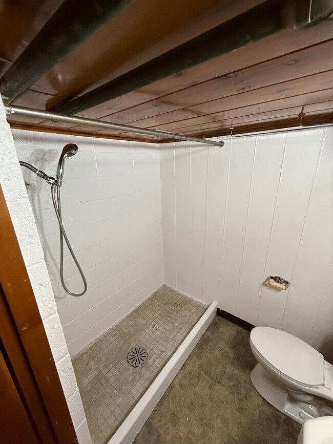 Building Photo - 1220 10th Ave N