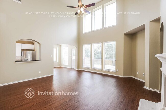 Foto del edificio - 5823 Silver Sage Ln