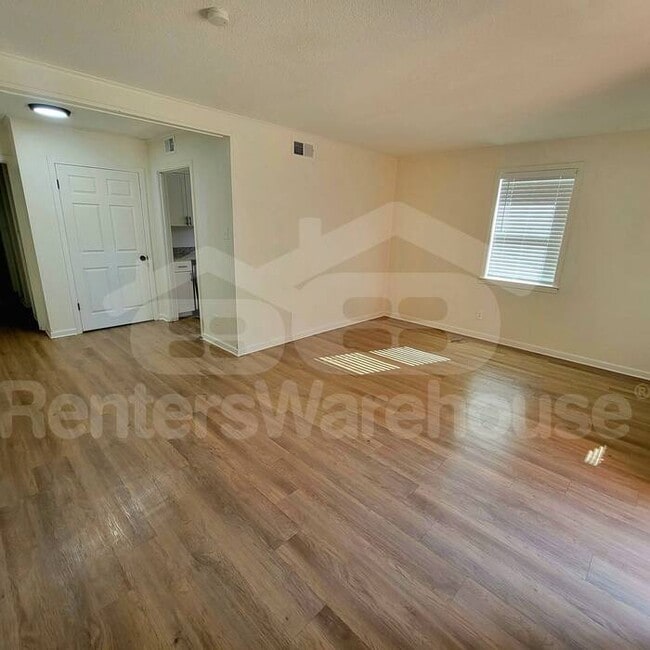 Building Photo - Must See Renovated Home