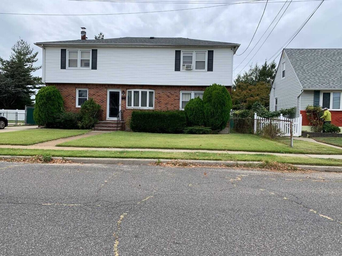 Primary Photo - 384 Clement Ave