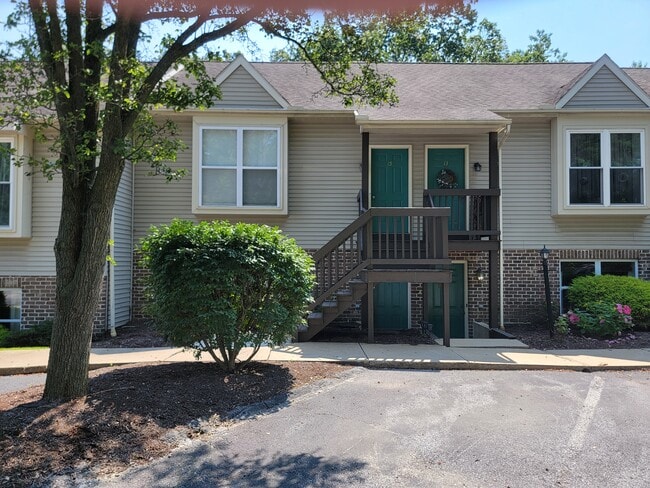 Building Photo - 15 Westpointe Dr