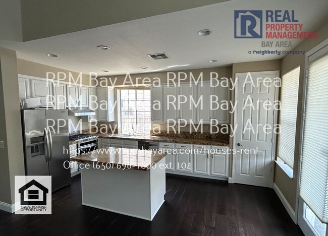 Building Photo - 250 Biarritz Ct