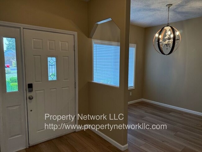 Building Photo - Outstanding 3 Bedroom Fairview Home