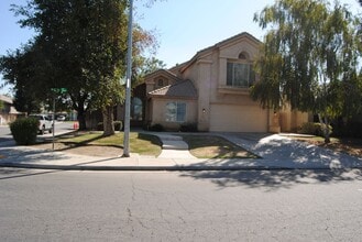 Building Photo - 10101 St Albans Ave