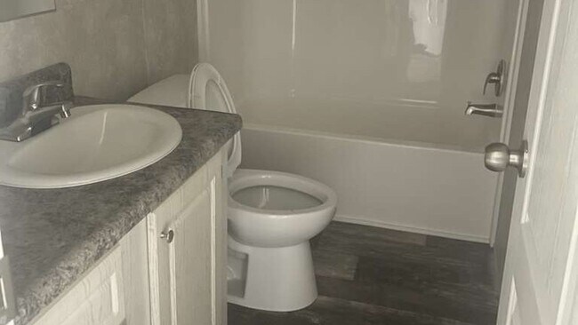 Foto del edificio - 2 Evergreen Ct