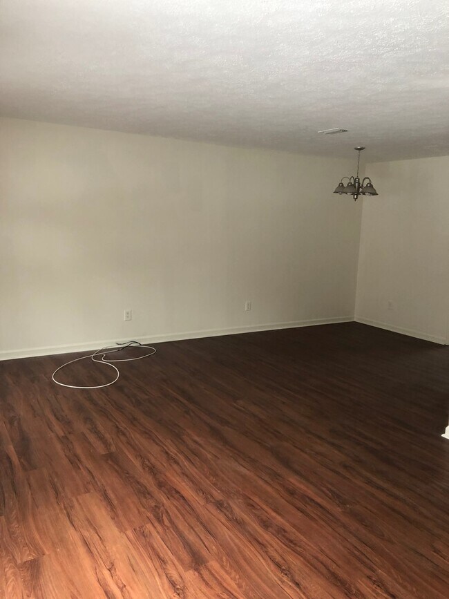 Building Photo - Three bedroom, 2.5 bath townhome, with mas...
