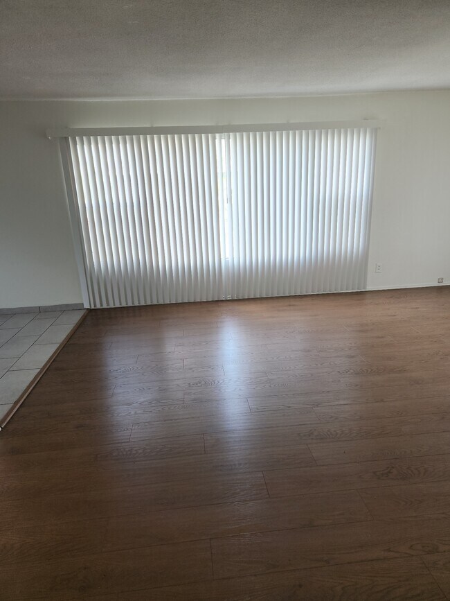 Foto del edificio - 4888 Pinafore St