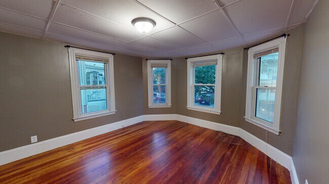 Building Photo - 26 Charnwood Rd
