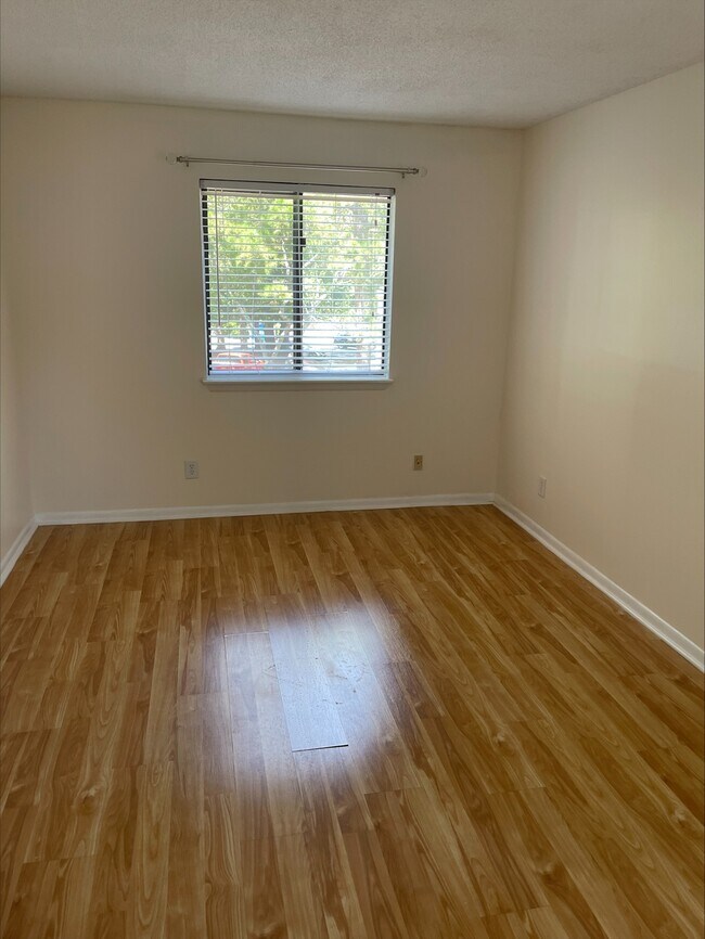 Building Photo - 3217 Heathstead Place