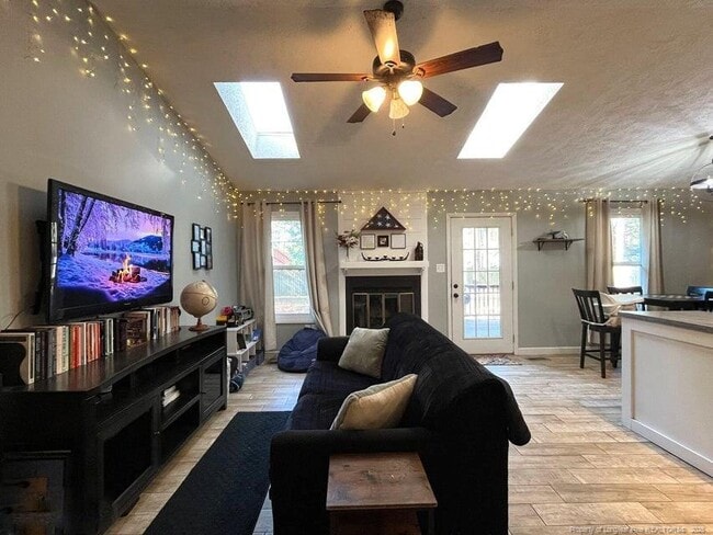 Foto del edificio - 627 Dowfield Dr