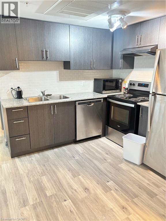 Building Photo - 275 Larch St