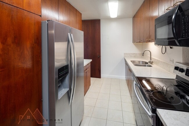 Building Photo - 6750 Hawaii Kai Dr