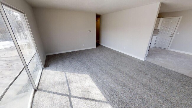 Building Photo - 1307 Rushmore Dr