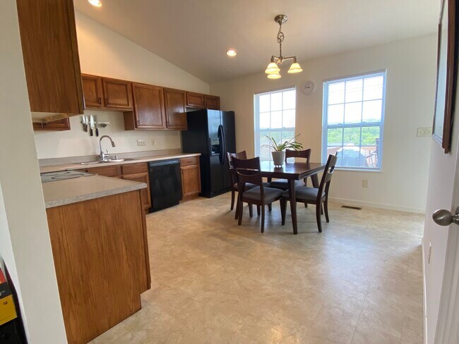 My spacious dine-in Kitchen - 90 High St