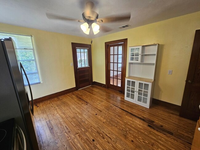 Building Photo - 644 E College Ave