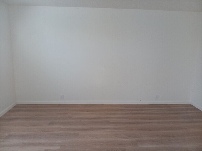 Foto del edificio - Charming 2-bedroom, 1-bathroom! Showings available NOW!