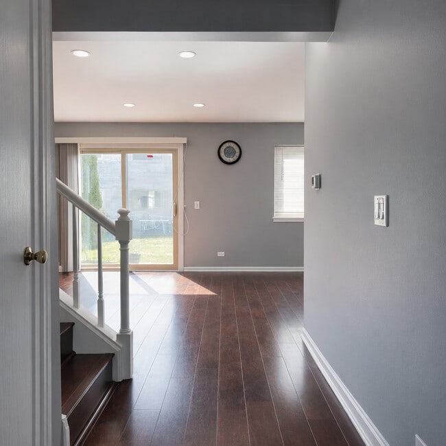 Building Photo - 1527 Mohawk Trail