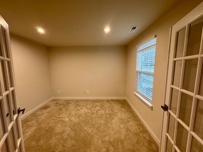 Building Photo - Modern Townhome in Stone Creek Townhomes