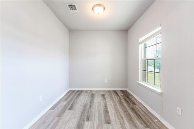 Foto del edificio - 504 Brashear Ln