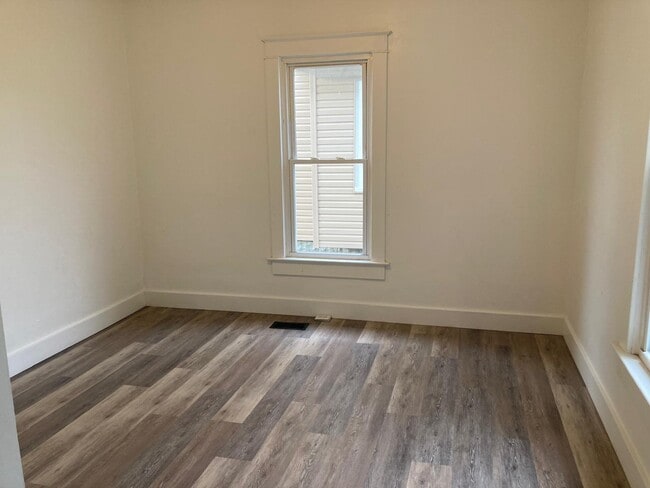 Building Photo - 838 N Metcalf St