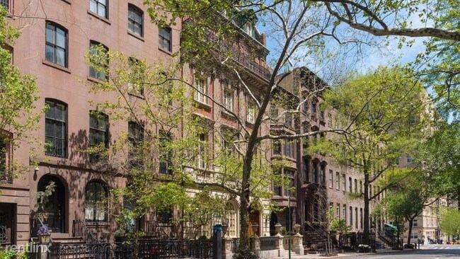 Building Photo - 300 E 39th St