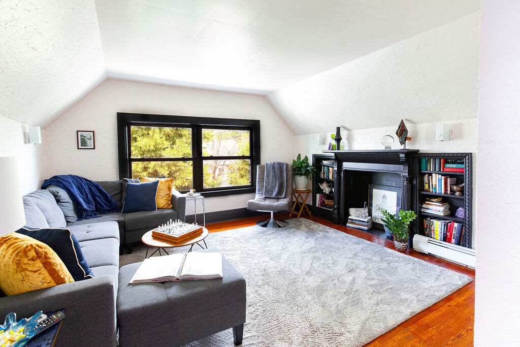 Primary Photo - 120 Saint James Pl