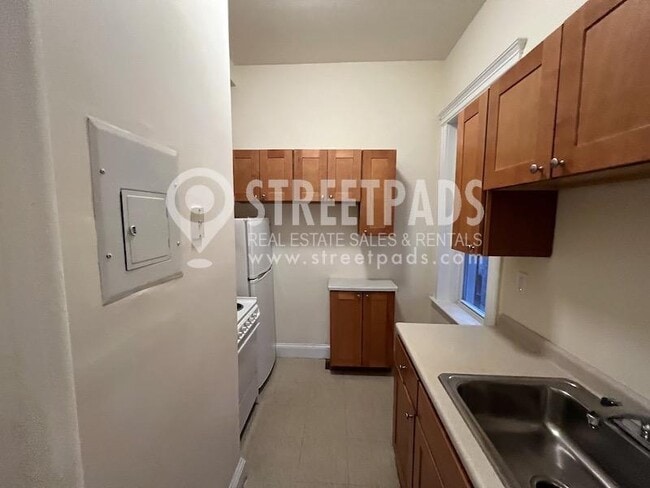 Photo - bedroom in Boston MA 02215 Apartment