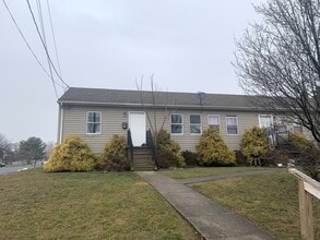 Building Photo - 533-543 Hollywell Ave