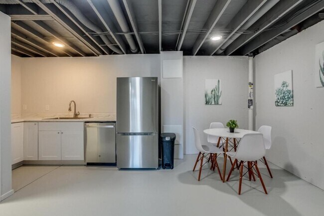 Foto del edificio - 13489 W Auburn Ave