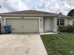 Building Photo - 1049 Park Hill Dr
