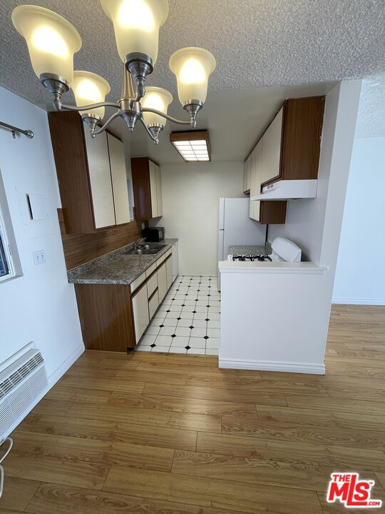 Building Photo - 1252 Barry Ave