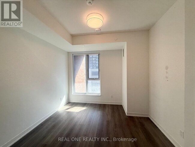 Building Photo - 38 Simcoe Promenade