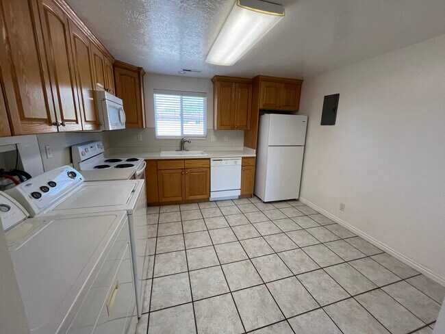 Kitchen - 363 E 1500 S