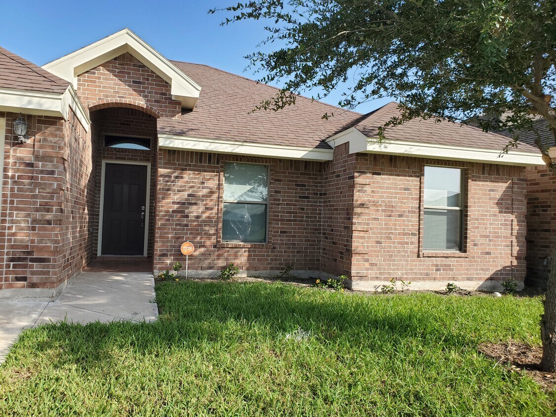Primary Photo - 1813 Treasure Oaks Dr