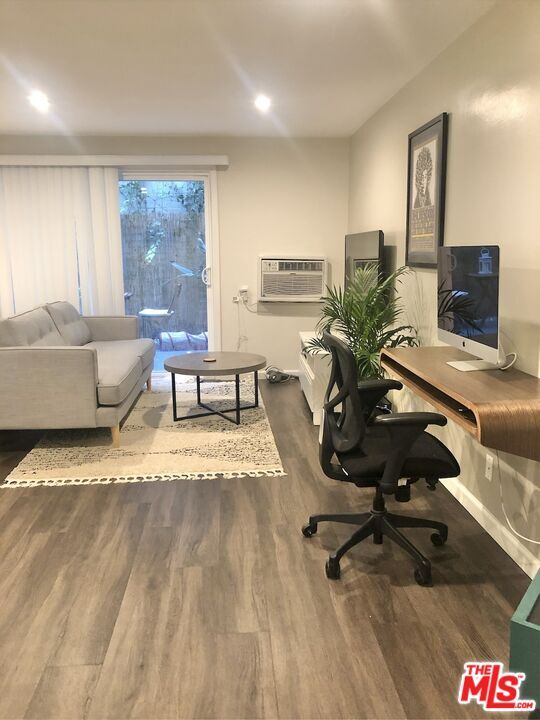 Foto del edificio - 1261 Laurel Ave