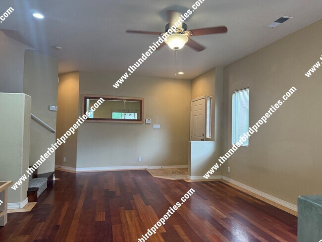 Foto del edificio - Gated Community available NOW!