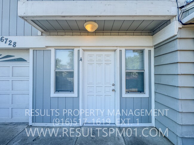 Foto del edificio - Freshly updated 2 bedroom duplex w garage