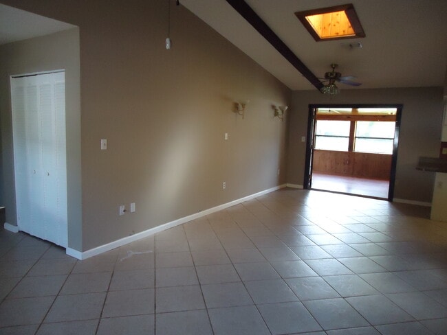 Foto del edificio - 1440 Vista Pl