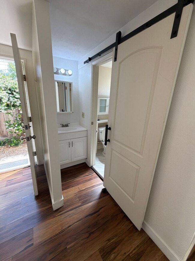 Building Photo - Charming 2 Bedroom, 2 Bathroom Home with ADU in Desirable Land Park Area