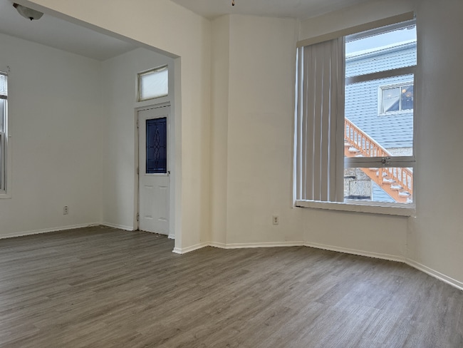 Foto del edificio - 3525 W Fullerton Ave