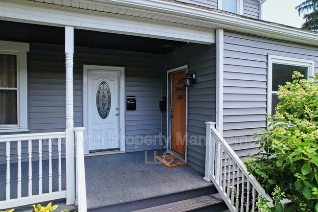 Building Photo - 505 B St