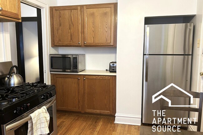 Photo - 1913 W Larchmont Ave Apartment