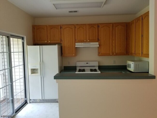 Building Photo - 4 Brentwood Ct