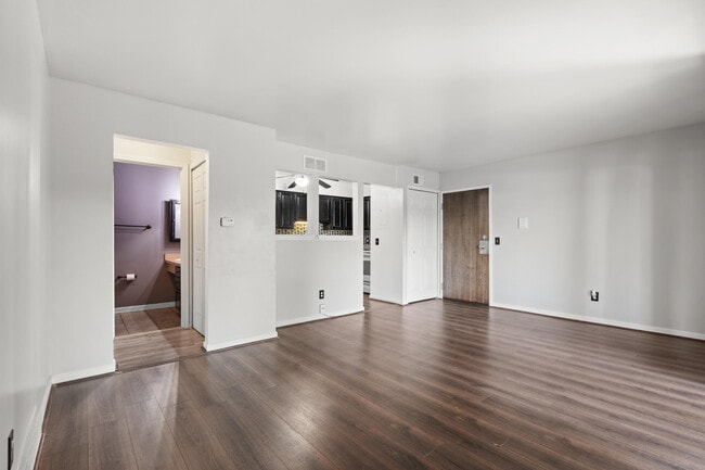 Building Photo - 25307 Shiawassee Cir