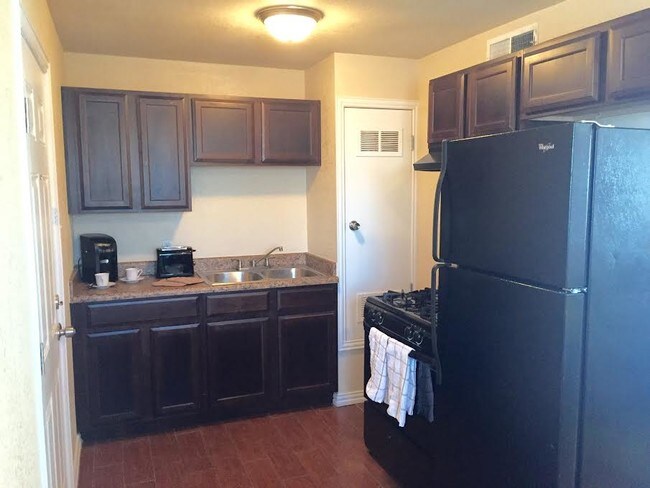 Foto del edificio - 5117 Trowbridge Dr