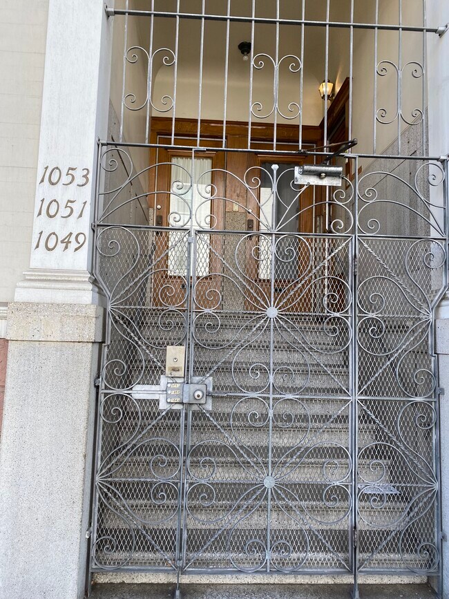 Foto del edificio - 1049 Pacific Ave
