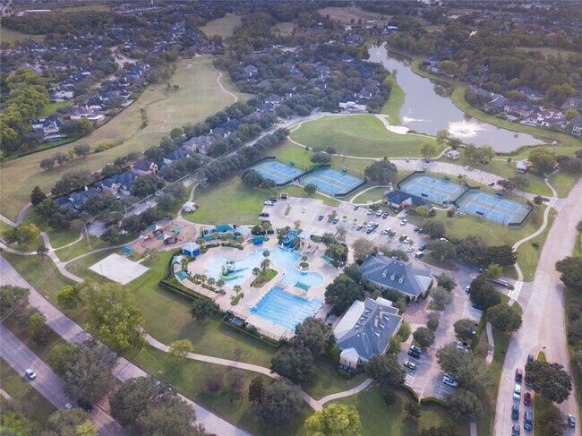 Foto del edificio - 8211 Otter Creek Way