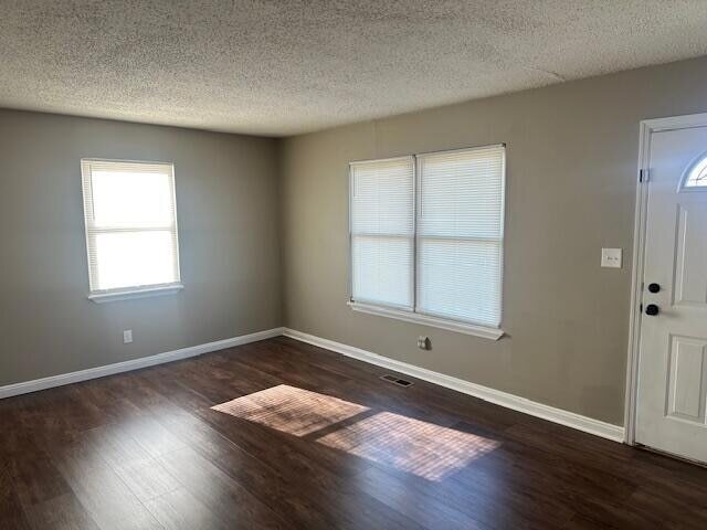 Foto del edificio - 5025 Lake Cir Dr NE