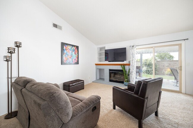 Foto del edificio - Cozy 3-Bedroom Home Just Walking Distance ...