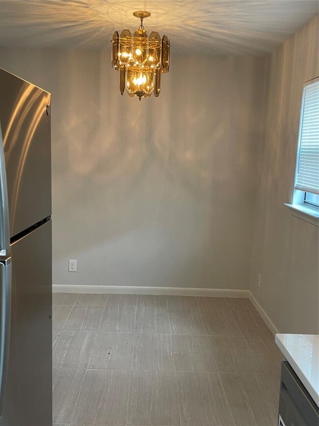 Building Photo - 2222 Mission Hill Dr